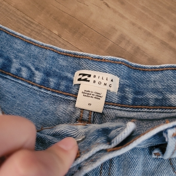 Billabong Drifted Away Denim Distressed Shorts Size 27 - Picture 3 of 5